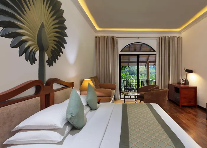 Earl'S Regency Hotel