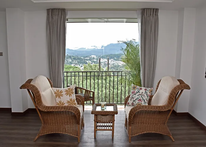 Fox Kandy By Fox Resorts - Luxury In The Mist